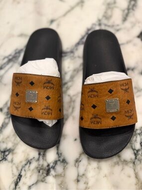 MCM Visetos Slide Sandals Cognac Monogram with Box & Accessories